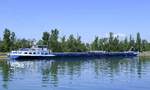 GMS Gerda, rheinabwrts, in Wartestellung vor der Schleuse Vogelgrn/Elsa, Heckansicht, Mai 2025