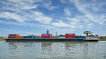 Das Frachtschiff GOUDVIS (ENI: 02330727) fuhr mit Containern beladen rheinabwhrts.
