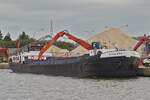 GMS Rijnland, ENI 02312098, wird an einer Verladestelle auf dem Albertkanal entladen.