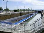 SGMS und GSL W De Beijer, werden in der Schleuse Vogelgrn/Elsa rheinabwrts geschleust, Mai 2025 