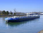 TMS Sophia, rheinaufwrts in Wartestellung vor der Schleuse Vogelgrn/Elsa, Mrz 2025