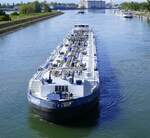 TMS Victory, rheinaufwrts, bei der Einfahrt in die Schleuse Vogelgrn/Elsa, L=125m, Tonnage 3467t, 2x1197 PS, Baujahr 2004, gemeldet in Papendrecht/NL, April 2025