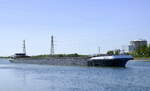 GMS Avila, rheinabwrts, wartet vor der Staustufe Fessenheim/Elsa auf die Schleusung, im Hintergrund das abgeschaltete franzsische Kernkraftwerk Fessenheim, Mai 2025