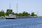 GMS Avila, rheinabwrts, in Wartestellung vor der Schleuse Fessenheim/Elsa, Heckansicht, L=135m, Tonnage 3952t, 2x1278 PS, Baujahr 2009, gemeldet in Zandvliet/Belgien, Mai 2025