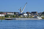 Das Tankmotorschiff VIA VAI (ENI: 02327564) fhrt den Rhein hinab.
