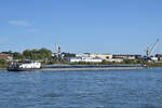 Im Bild das Frachtschiff MILANO (ENI: 02323297), welches Ende September 2025 auf dem Rhein bei Duisburg-Hochfeld unterwegs war.