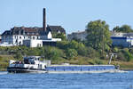 Das Gtermotorschiff SPLENDID (ENI: 02331217) fhrt den Rhein hinauf.