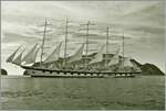 Von einem Schiff aus hatte ich die einmalige Gelegenheit dieses wunderschne Fnf-Mast-Segelschiff zu fotografgieren: der ROYAL CLIPPER  ist bei in der Nhe von Palmarola auf der Fahrt
