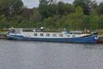 Hausboot LUDOVIC, IMO 06200005, liegt im Albert Kanal an Ufer.
