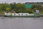 Hausboot, Name nicht Lesbar, ENI 03800292, hat am Ufer auf dem Albert Kanal festgemacht.