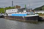 Namenloses Hotelboot, liegt nahe Lttich auf dem Albertkanal am Ufer.
