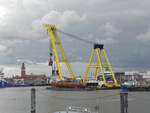 Der HEBO Lift 9 ist ein seegngiger Schwimmkran mit einer Tragfhigkeit von 800 Tonnen.
