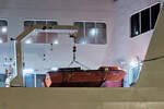 Eines der Rettungsboote des 2005 gebauten DFDS-Fhrschiffes COTE DES FLANDRES (IMO: 9305843), so gesehen Mitte Juli 2025 im Hafen von Calais.