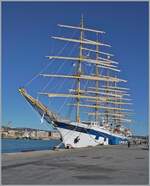 Im Hafen von Civitavecchia steht die Royal Clipper, eines der grssten Segelschiffe und wartet auf die Abfahrt am spten Abend.