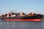 Containerfrachtschiff ZIM AMERICA; Aufnahmeort: Elbe/Hafen Hamburg, Deutschland; Datum: 02.10.2025; Info: (IMO 9244934) Das Bild zeigt die ZIM AMERICA vom Bubendey Ufer aus betrachtet.