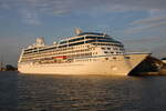 Die Sirena auf ihrer 35 tgigen Tour Ostsee, Norwegische Fjorde und Britische Inseln ab/bis Dublin am Morgen des 15.06.2025 in Warnemnde.
