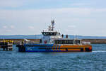 HYDROCAT 55 (IMO 9949601), mit Wartungsteam an Bord, anlegend im Sassnitzer Hafen.