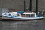 Hafenbarkasse WALTER ABICHT; Eigner/Betreiber: Reederei Rainer Abicht; Aufnahmeort: Elbe/Hafen Hamburg, Deutschland; Datum: 11.07.2025; Info:  (05107370) Das Bild zeigt die WALTER ABICHT an den
