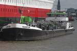 Bunkerschiff QUANTUM; Eigner/Betreiber: Jongen; Aufnahmeort: Elbe/Hafen Hamburg, Deutschland; Datum: 11.07.2025; Info: (ENI 02325170) Das Bild zeigt die QUANTUM beim betanken der Finnmarken  am