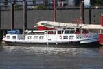 Wohnschiff  VICTOR;  Aufnahmeort: Elbe/Hafen Hamburg, Deutschland; Datum: 10.06.2015; Info: La 25 m, B 5 m / 1 Diesel, Scania, 191 kW (260 PS) / Flagge: Deutschland, Heimathafen: Hamburg / 1928