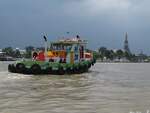 Schlepper (Name unbekannt); Eigner/Betreiber: unbekannt; Aufnahmeort: Chao Praya River, Bangkok, Thailand; Datum: 22.10.2009; Info: Das Bild zeigt den Schlepper vor  dem berhmten Wat Arun