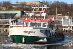 Hadag Hafenfhre NEUENFELDE;  Eigner/Betreiber: Hadag;  Aufnahmeort: Elbe/Hafen Hamburg, Deutschland;  Datum: 08.02.2012;  Info: (H6027) Vor den St.Pauli-Landungsbrcken bei Eisgang.