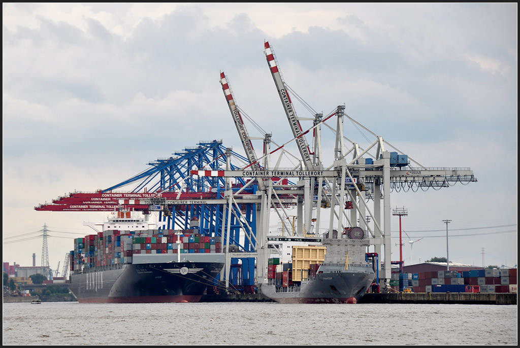 . Containerschiff und Krne - Hamburger Hafen, August 2011 (Jonas)