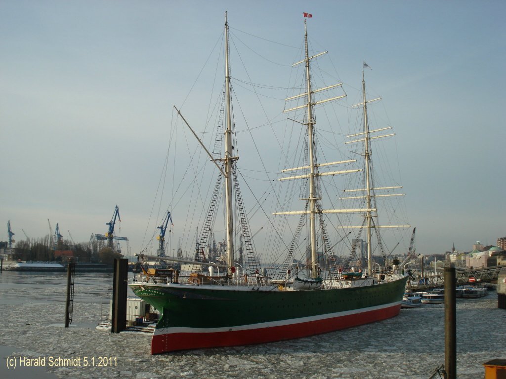  RICKMER RICKMERS am 5.1.2011 / Museumsschiff Hamburg, an seinem Liegeplatz Landungsbrcken