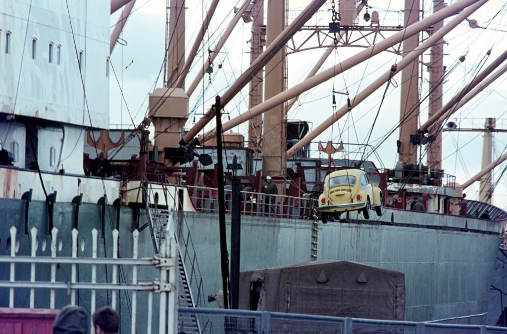 1968 Autoverladung in Emden.