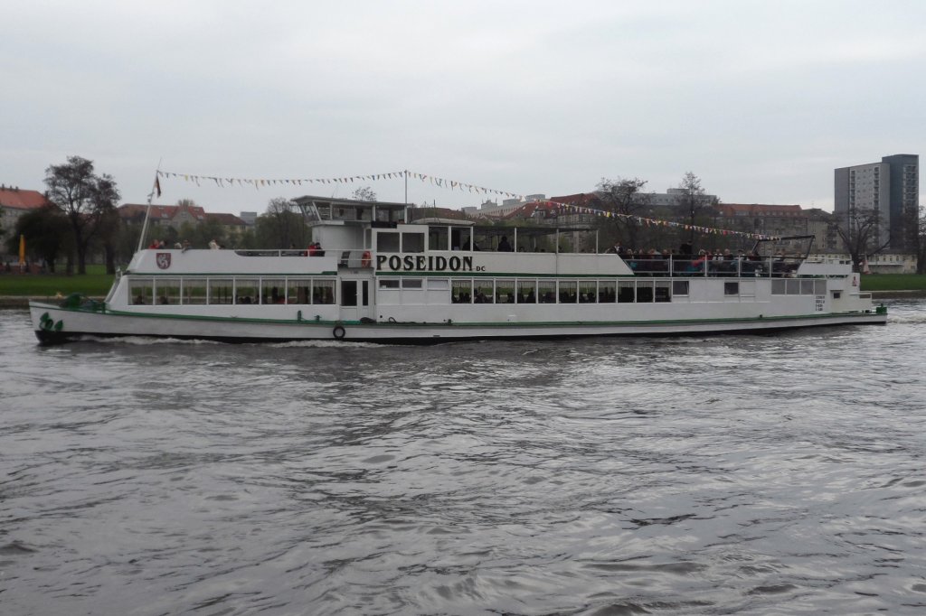 2013-05-04 - Motorschiff  Poseidon  aus Tschechien auf der Elbe in Dresden-Johannstadt auf der Rckreise ins Heimatland