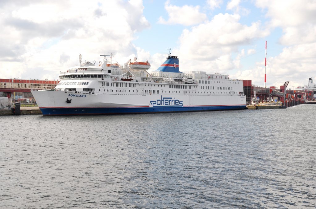 ŚWINOUJŚCIE (Woiwodschaft Zachodniopomorskie), 31.08.2010, Fährschiff Pomerania von der größten polnischen Reederei Polferries im Hafen