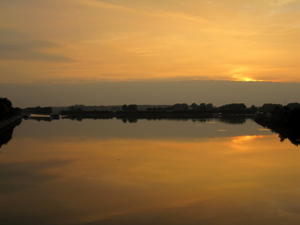 Abendstimmung am Mittelland/-Elbeseitenkanal bei Edesbttel. 05.10.2010 