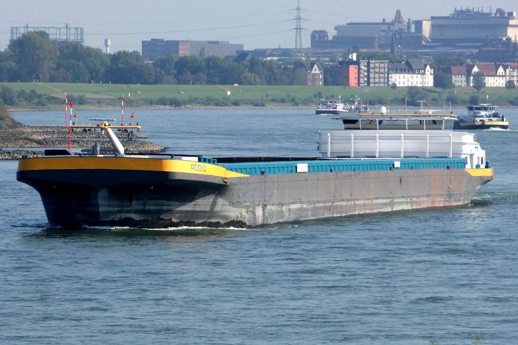  ADDIO  auf dem Rhein bei Duisburg 25.9.2011