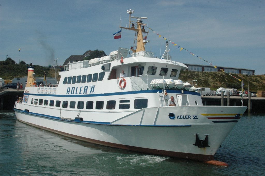 ,,Adler VI‘‘ der Ausflugsdampfer verlsst am 12.07.2011 den Hrnumer Hafen von Sylt.