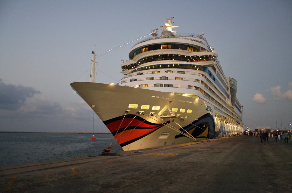 AIDAblu hat am Abend des 27.12.2012 ihren Basishafen fr die Wintermonate, Dubai erreicht.