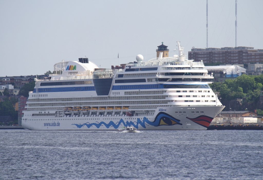 AIDAmar hat am 20.6.2013 nach 5Stndiger Fahrt durch die Schren den Hafen Stockholm erreicht.