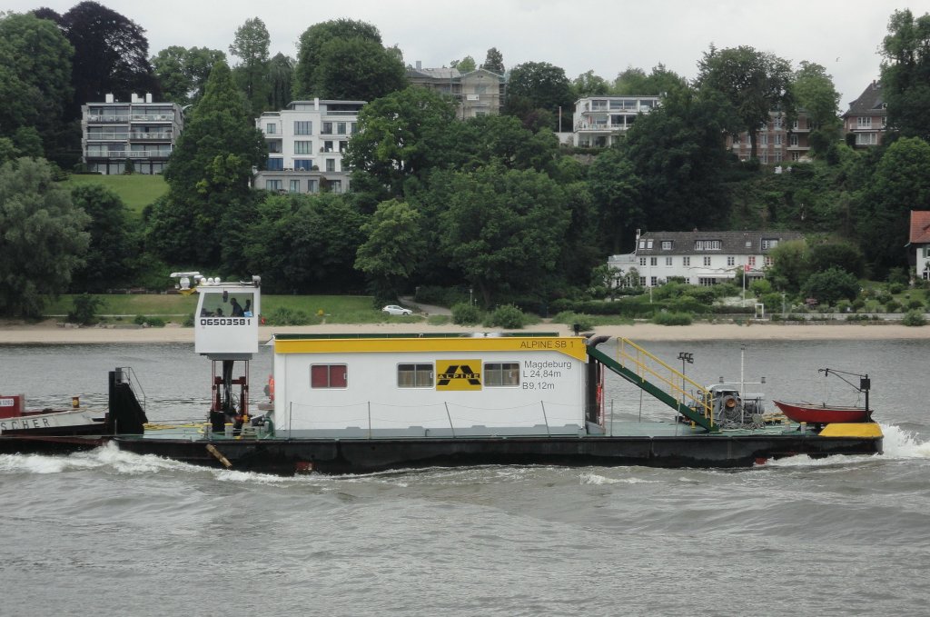 ALPINE SB 1  (ENI 06503581) am 6.4.2012, Hamburg, Elbe Hhe velgnne /
Schubschiff / La 24,85 m, B 9,15 m, Tg 1,1 m / 2x 500 PS, Iveco / Baujahr 1971 / Flagge: D, Heimathafen Magdeburg /
