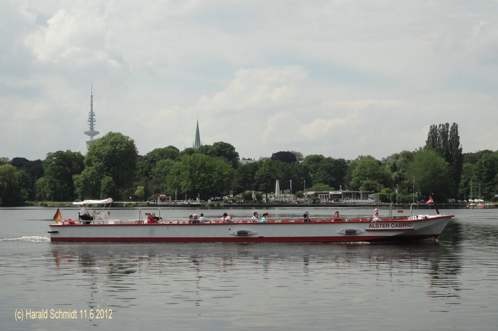 ALSTER CABRIO am 11.6.2012, Hamburg auf der Auenalster
Offenes Fahrgastschiff / La 21,93 m, B 4,27 m, Tg 0,99 m / Alster-Touristik GmbH (ATG) /
