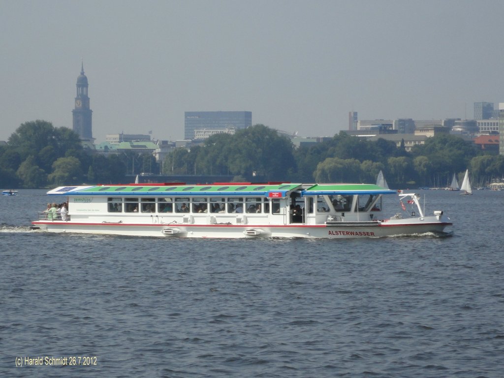 ALSTERWASSER am 26.7.2012 in Hamburg auf der Auenalster /
Brennstoffzellenfahrgastschiff / La 25,56 m, B 5,2 m, Tg 1,31 m / 130 PS / 100 Pss. / Alster-Touristik GmbH (ATG) / 2008 bei SSB, Oortkaten /
