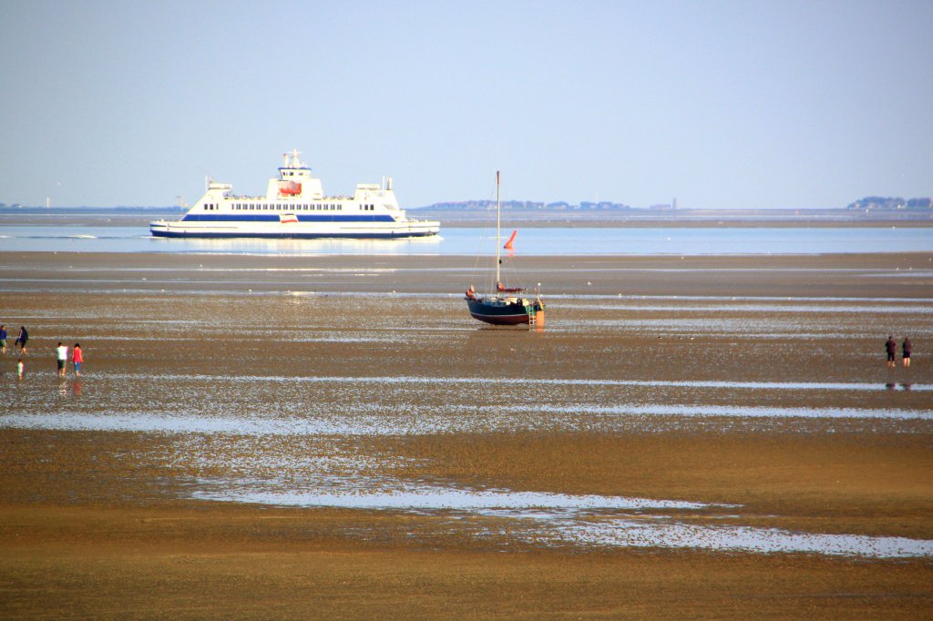 Am 03.07.2012 ist die  Schleswig-Holstein  auf der letzten Fahrt des Tages zwischen Fhr und Amrum (hier aufgenommen von Goting auf Fhr)unterwegs.