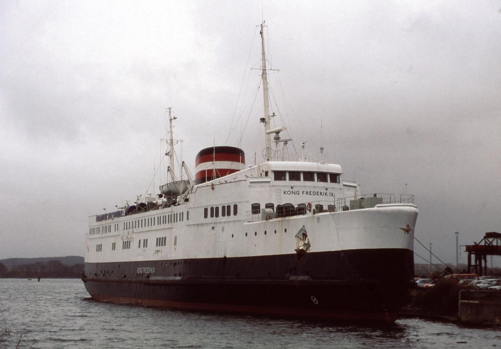 Am 05.04.97 liegt die ehemalige Groe-Belt-Fhre Kong Frederik IX als Museumsschiff in Nyborg. Noch im selben Jahr scheiterte das Museumsprojekt und diese klassische Fhre wurde verschrottet.