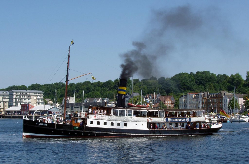 Am 09.07.2005 luft Salondampfer Alexandra zu einer Rundfahrt aus-Dampfrundum Flensburg