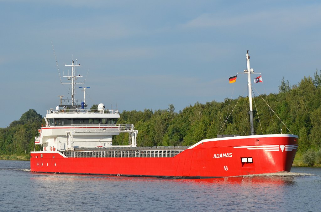 Am 09.09.12 erwischte ich bei Grnental im Nord-Ostsee-Kanal mal wieder die Adamas IMO-Nummer:9489558 Flagge:Niederlande Lnge:83.0m Breite:13.0m Baujahr:2010 Bauwerft:Scheepswerf Peters,Kampen Niederlande. 