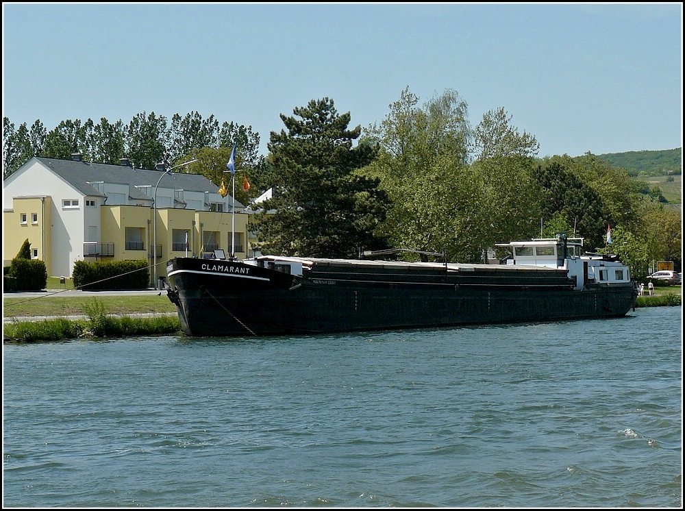 Am 24.05.2010 hatte das Frachtschiff  CLAMARANT  in der Nhe von Stadtbredimus am Ufer festgemacht und eine kurze Pause eingelegt.