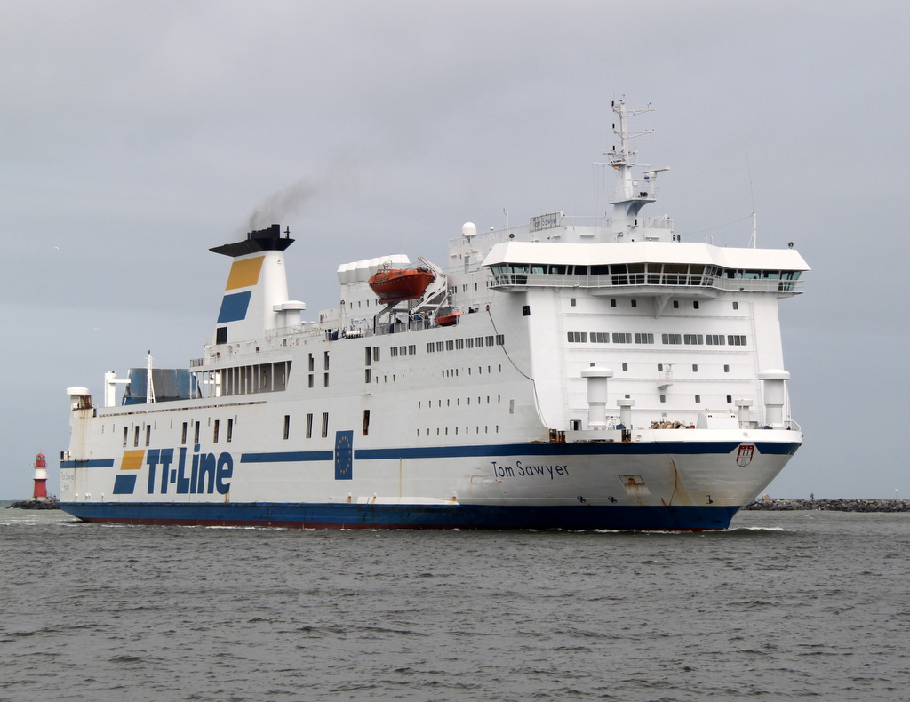 am Nachmittag des 19.07.2013 lief die TT-Line Fhre Tom Sawyer nach ihrer 6-stndigen berfahrt von Trelleborg nach Rostock-berseehafen in Warnemnde ein.