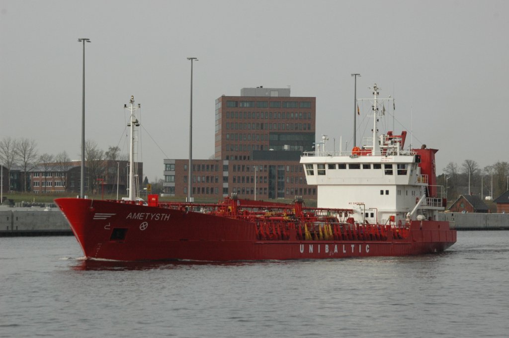 Ametysth (IMO: 8820286), ein Chemikalien-Tanker auf dem NOK bei Rendsburg. Er fhrt unterpolnischer Flagge und ist 1991 gebaut, hat eine Lnge von 83,15 m und eine Breite von 13,50 m. Am 11.04.2011 aufgenommen.