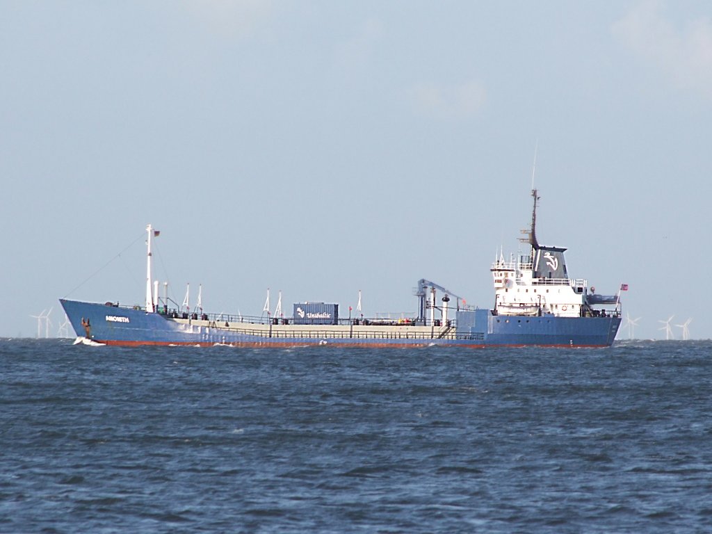 Amonith(IMO-7235018), der Chemikalien-Tanker wird in Krze vom Binnengewsser der Elbe in die Nordsee stechen;090828