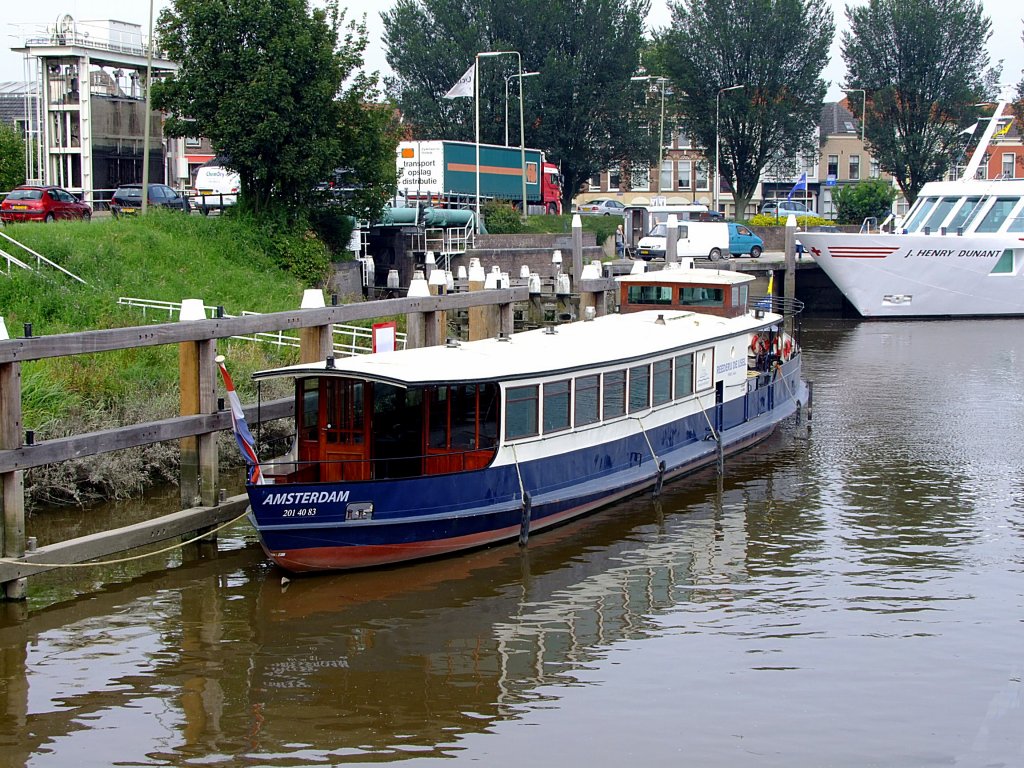 AMSTERDAM(2014083) ist im Hafen von Gouda festgemacht; 110902