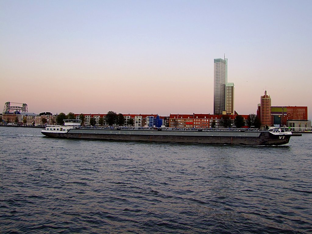 AMSTERDAM(EU-Nr.:02326056; L=110; B=11mtr; 3153t; Bj.2003)ist am Weg zu den Tanklager am Hafen von Rotterdam;1100901