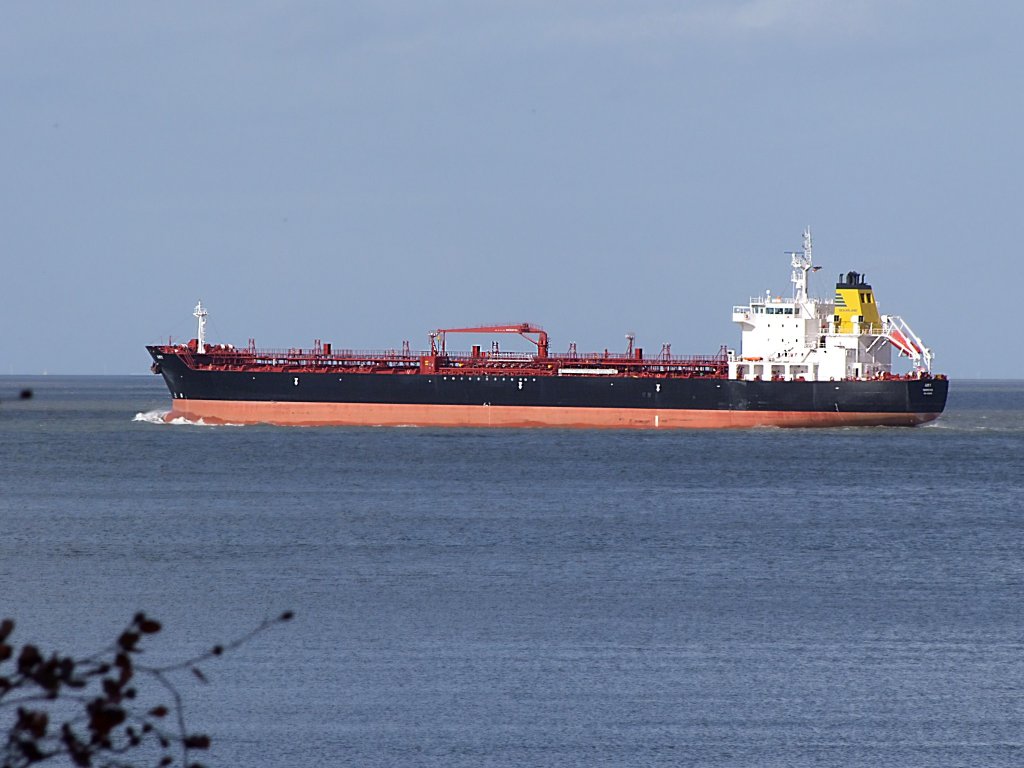 Amy (IMO-9422641;L=183;B=27mtr) wird in Krze von der Elbe in die Nordsee einfahren;090830